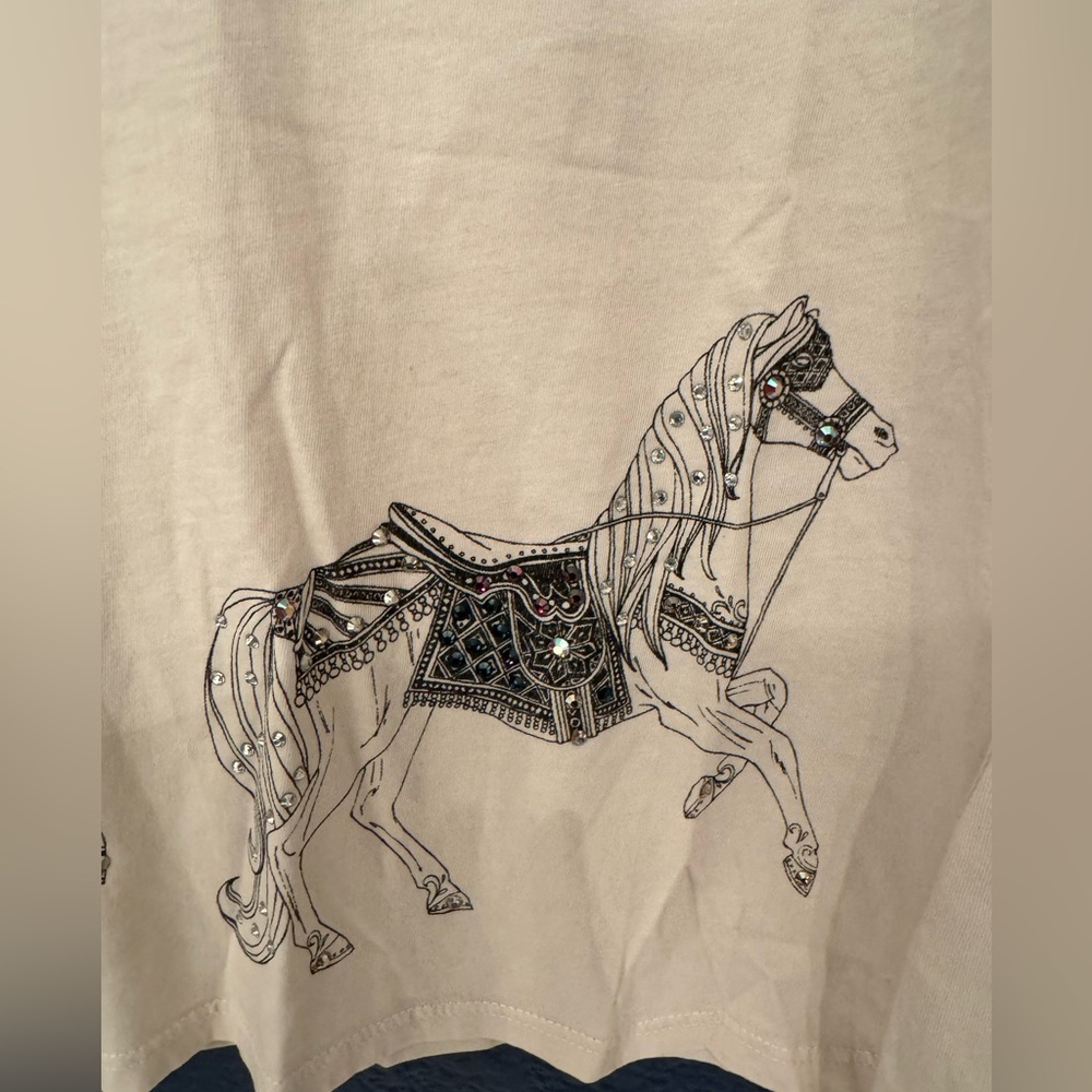 Key Closet Cream Women’s Carousel Horses Swarovski Studded Tee Size Medium - Picture 5 of 12